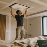 luminaire faux plafond LED posé dans salon