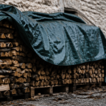 bache pour bois sur buches