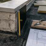 Hauteur acrotère : muret d’étanchéité sur toiture-terrasse, relevé mesuré