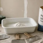 Platre pour reboucher : réparation mur à l’enduit et spatule