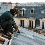 toiture zinc Paris couvreur ajuste feuille