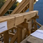 Panne charpente : pannes horizontales en bois sur fermes de toit