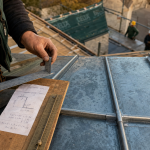 Pente toiture zinc 5 % : règle de mesure et contrôle de l’ouvrage