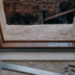 Pose de compribande obligatoire au DTU 36.5 : appui 13 mm autour d’une fenêtre en rénovation